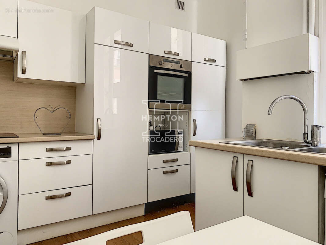 Appartement à PARIS-16E
