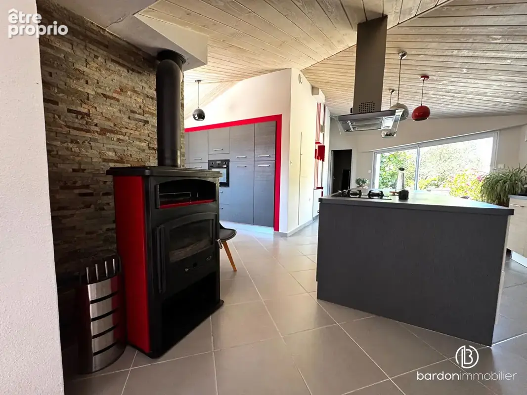 Maison 11 pièces -  208 m² - À seulement 1km des commodités de Challans - photo 5