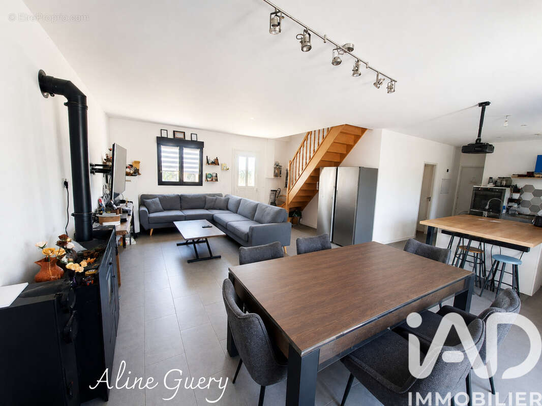 Photo 2 - Maison à ETREPAGNY
