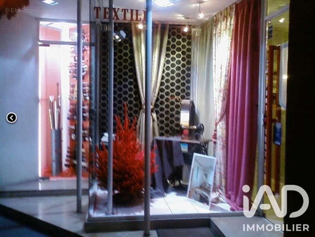 Commerce 50 m² à Tassin-La-Demi-Lune  - photo 2