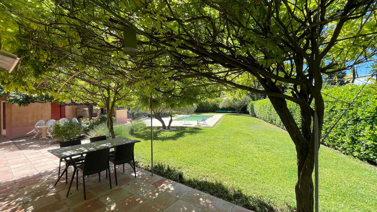 Maison à LA TOUR-D&#039;AIGUES