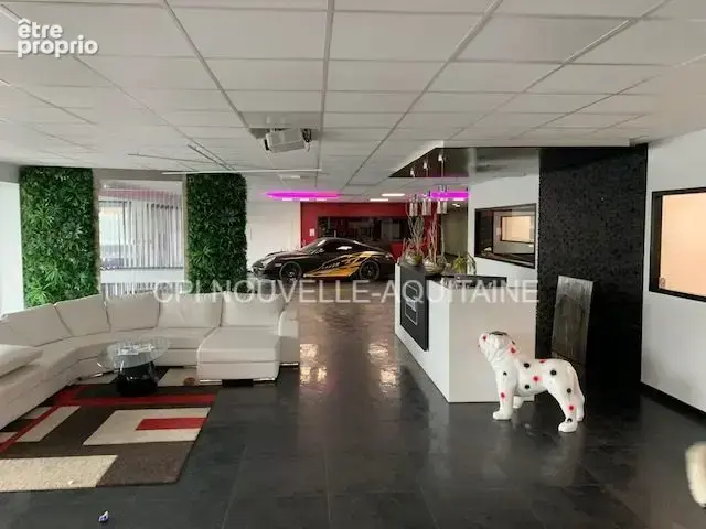 Commerce 2100 m² à Gond-Pontouvre  - photo 1