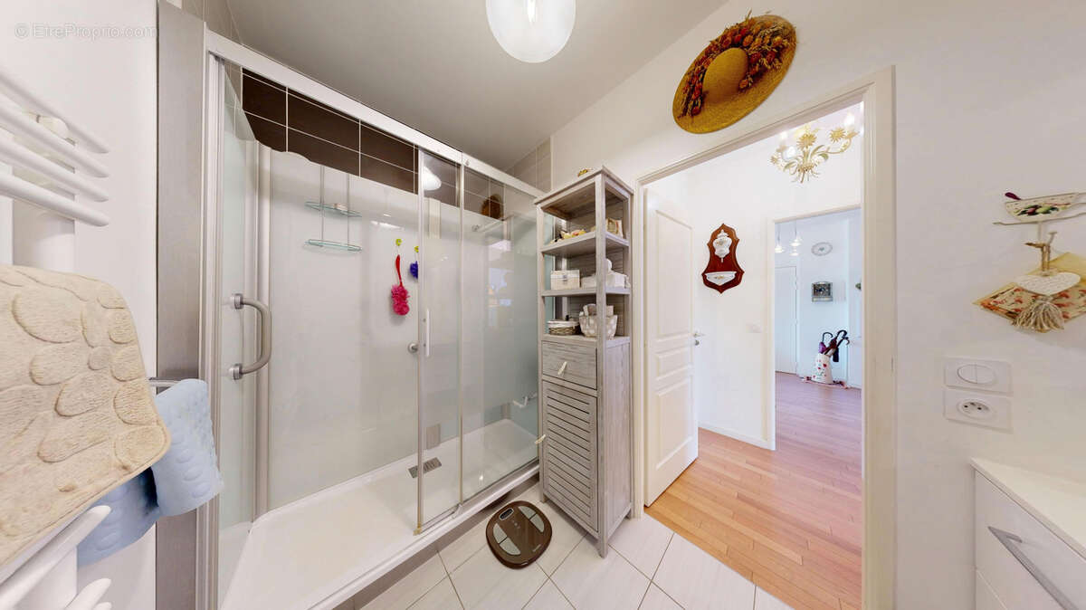 Appartement à LES CLAYES-SOUS-BOIS