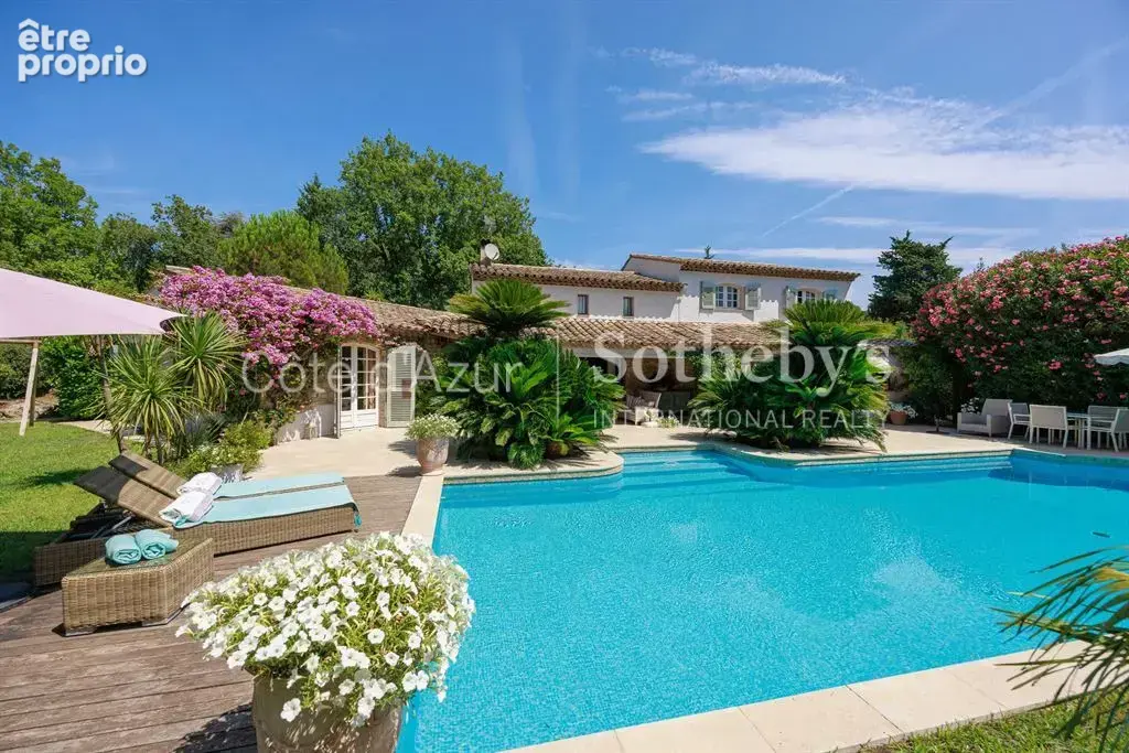 Charmante villa 6 chambres avec piscine sur terrain de 2 108 m² - photo 4