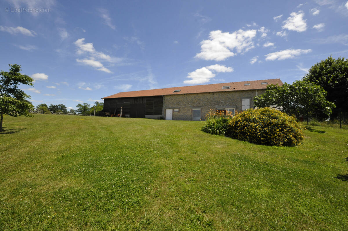Maison à SAINT-HILAIRE-BONNEVAL