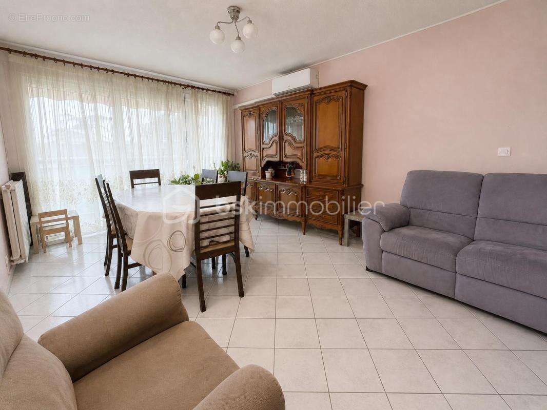 Appartement à SAINT-SYMPHORIEN-D'OZON