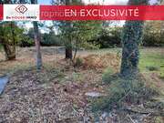 Terrain à SAINT-JULIEN-LES-ROSIERS