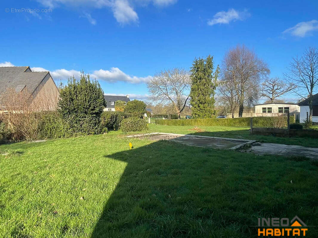 Terrain à SAINT-GONDRAN