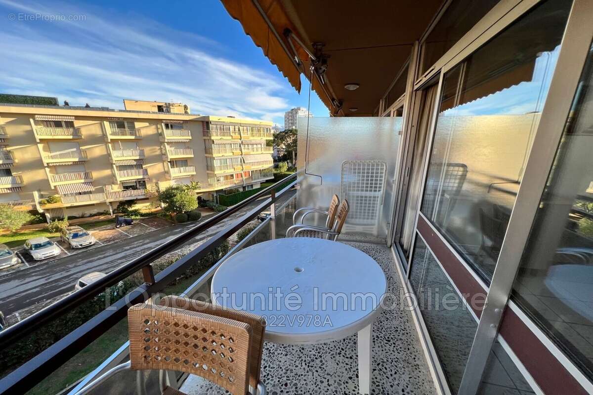 Appartement à SAINT-LAURENT-DU-VAR