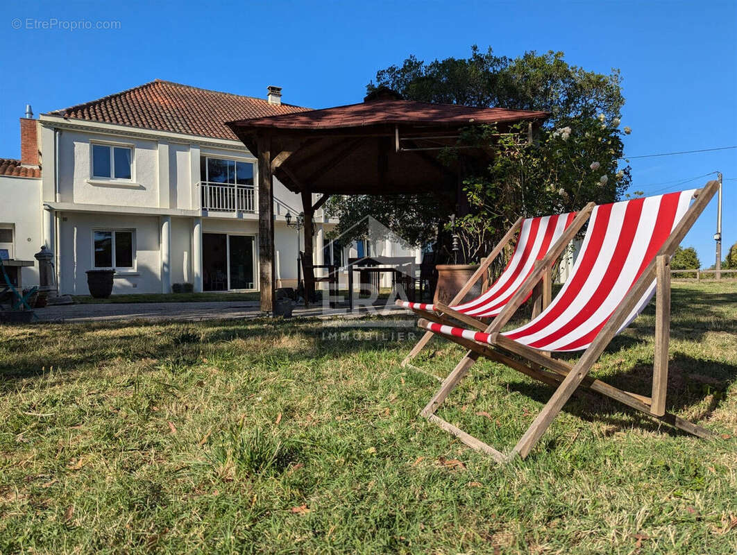 Maison à PORT-SAINTE-MARIE