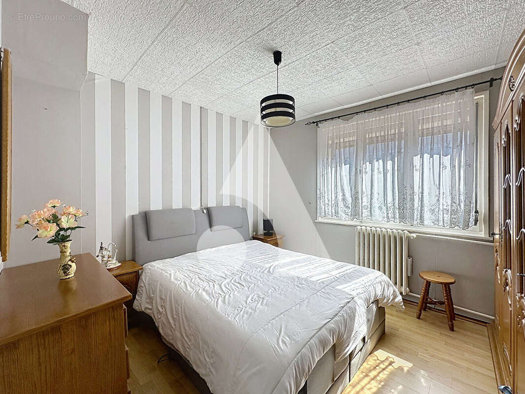 Maison à QUIEVRECHAIN