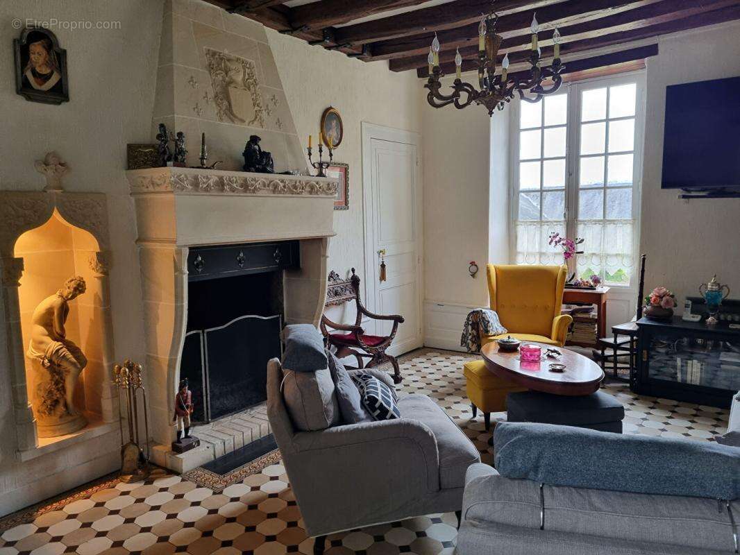 Maison à LA CHARTRE-SUR-LE-LOIR