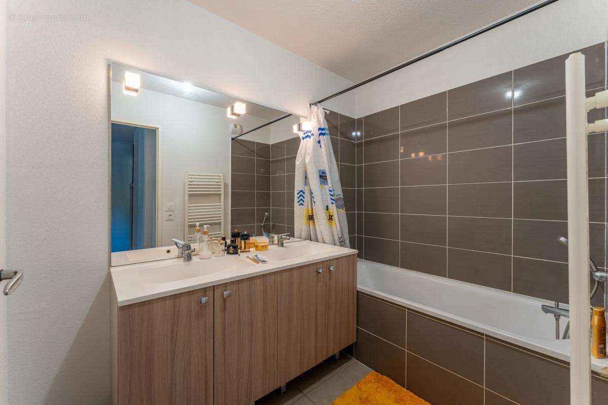 Appartement à PAREMPUYRE