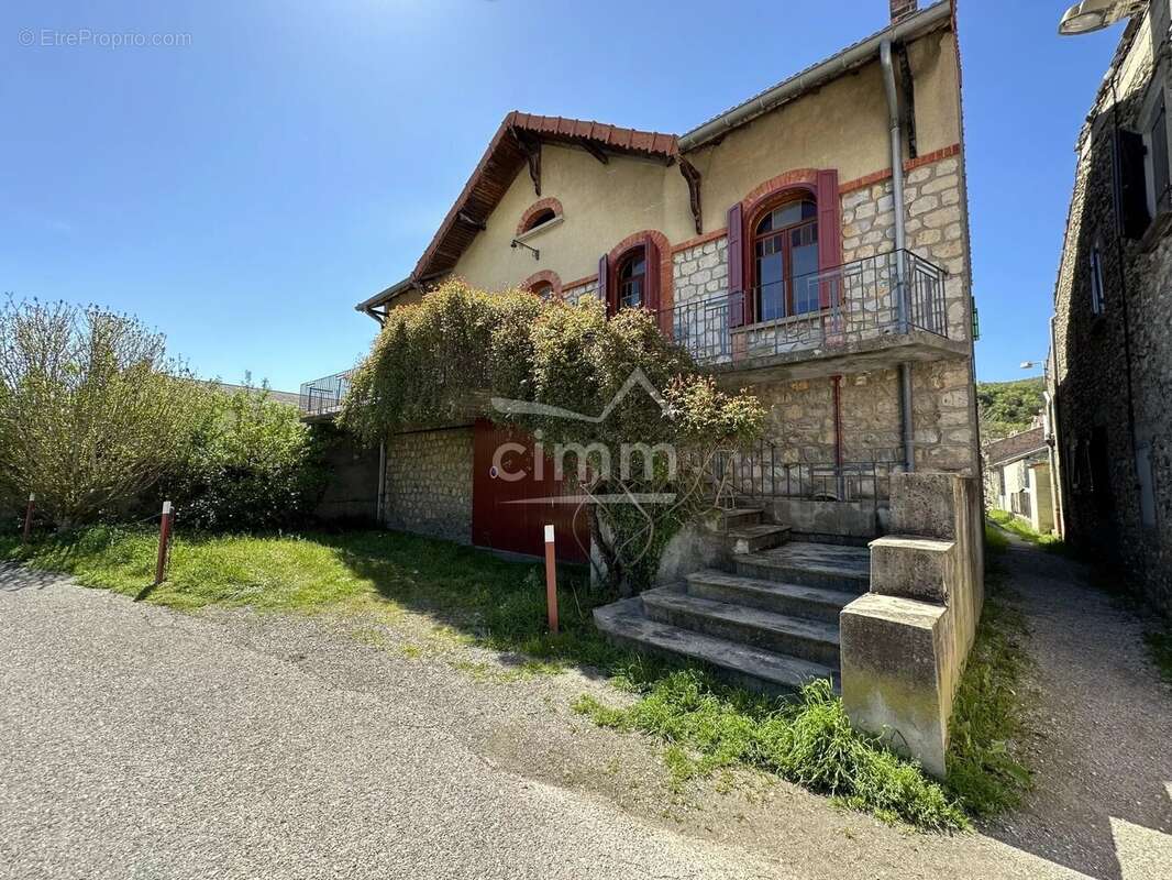 Maison à MALIJAI