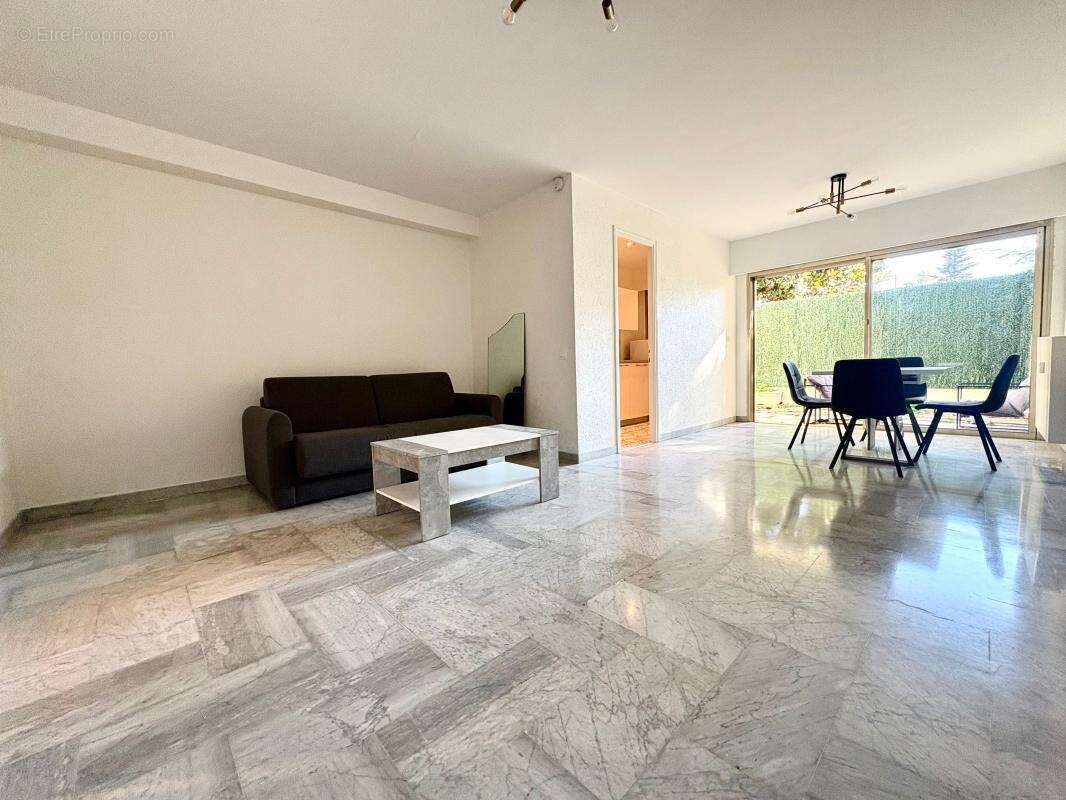 Appartement à LE CANNET