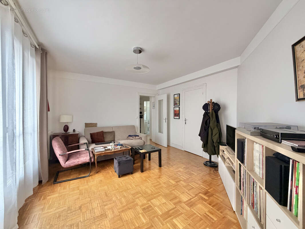 Appartement à LES LILAS