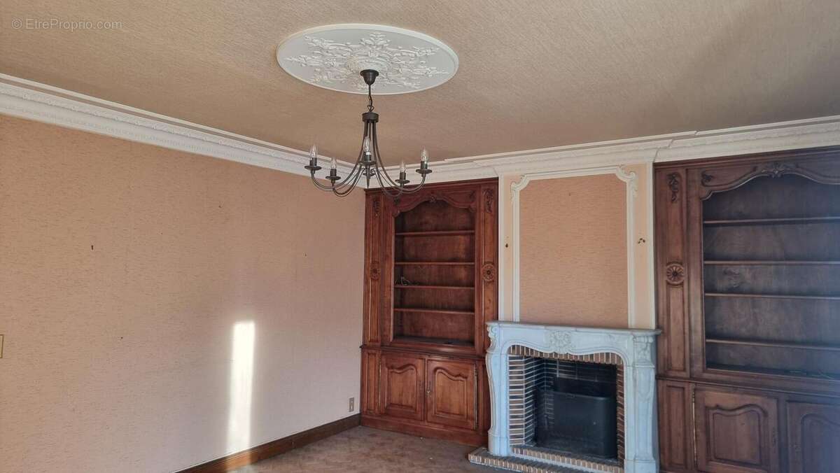 salle à manger - Maison à BAGNAC-SUR-CELE