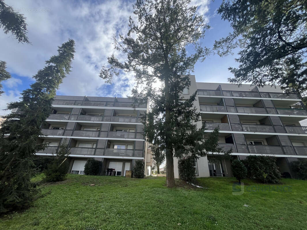 Appartement à DECINES-CHARPIEU