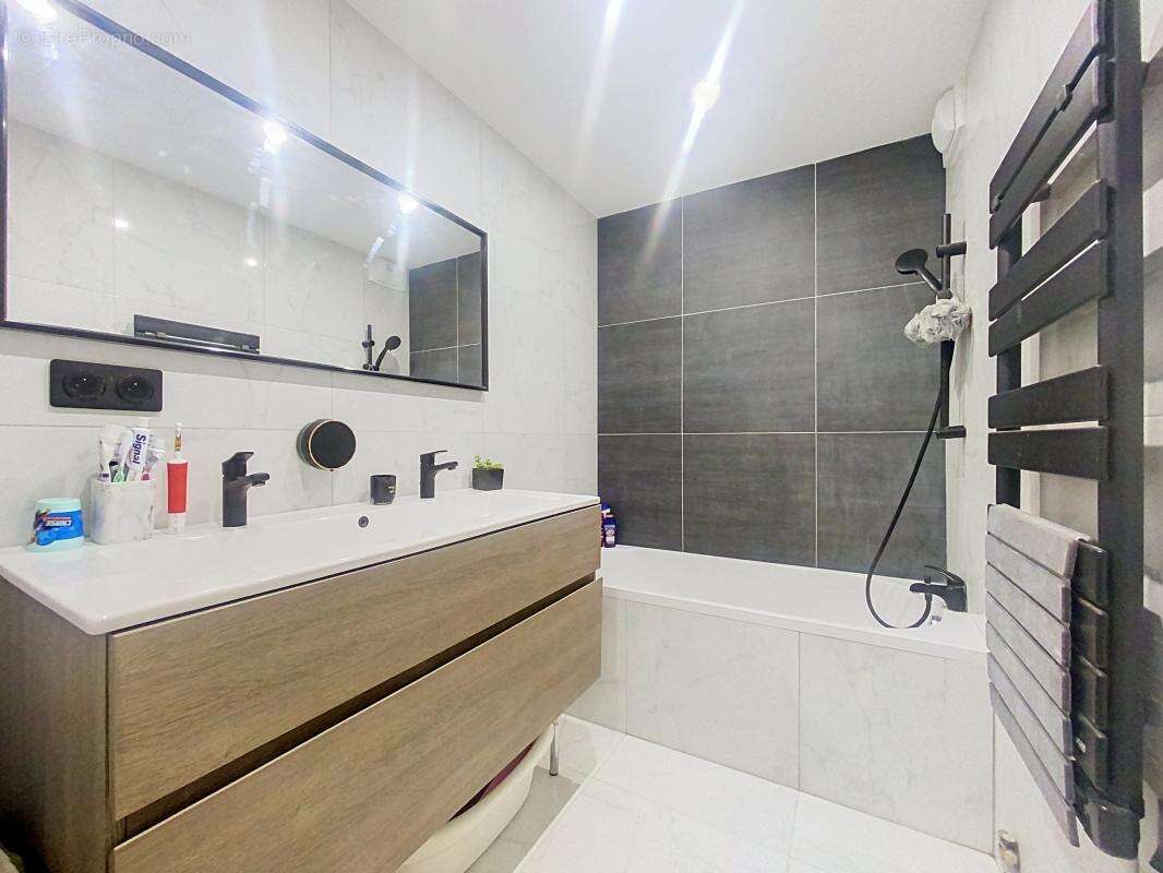 Appartement à SAINT-GENIS-LAVAL