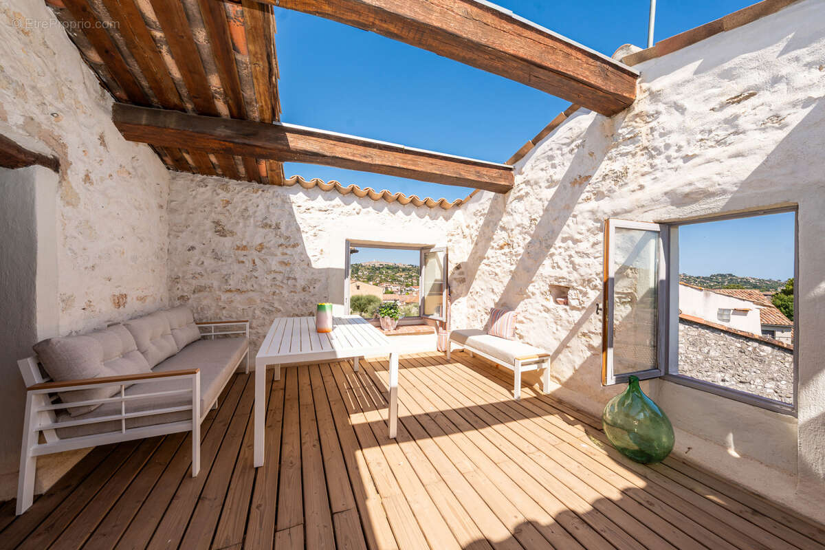 Appartement à LA COLLE-SUR-LOUP