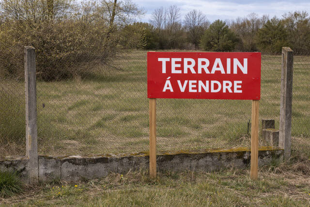 Terrain à CIVENS