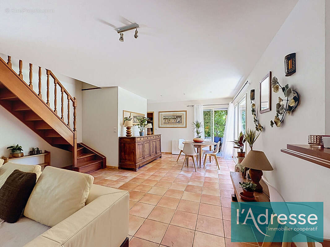 Afa - Charmante propriété avec piscine et jardin arboré sans vis-à-vis - photo 6