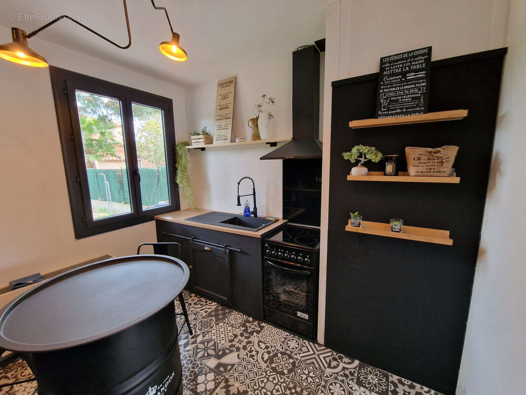 Maison à SAINT-LAURENT-DE-LA-SALANQUE