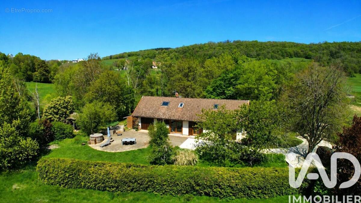 Photo 1 - Maison à SAINT-GENIX-SUR-GUIERS