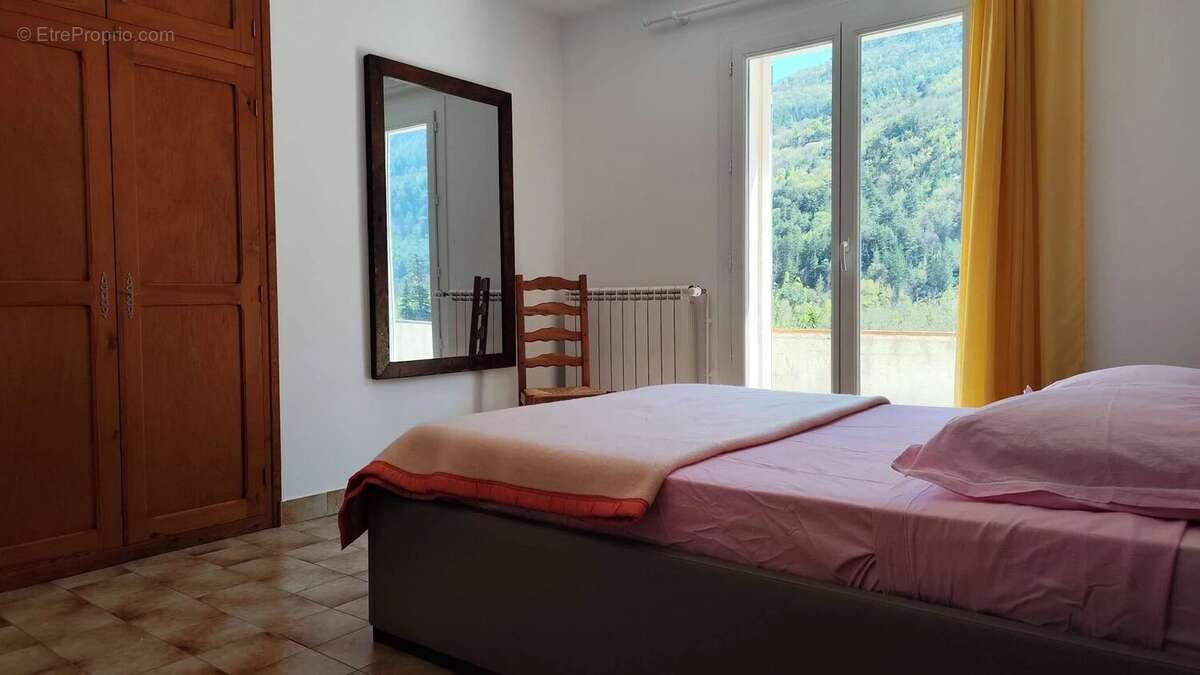 Maison à PUGET-THENIERS