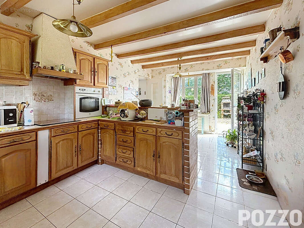 A Vendre - Saint Jean De La Haize - Maison 6 pièce(s) 127 m² - photo 5