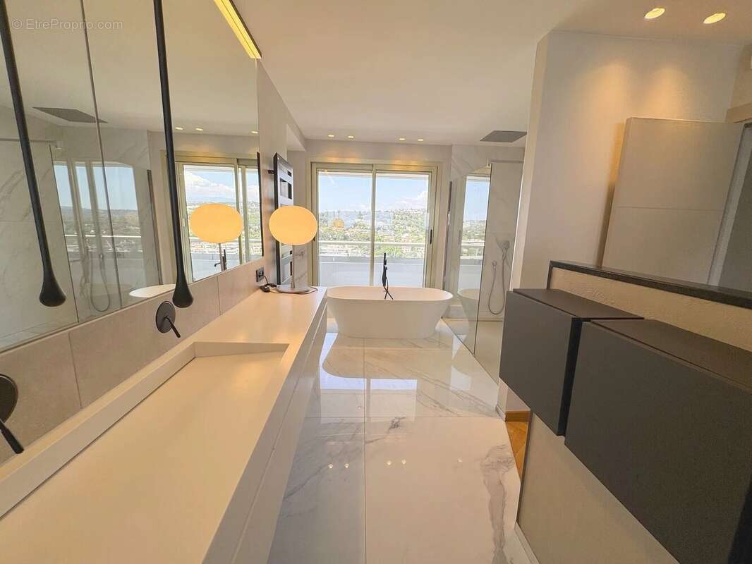 Appartement à VILLENEUVE-LOUBET