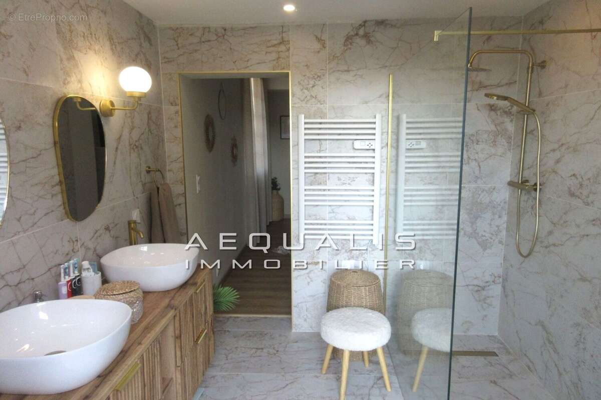 Appartement à SAINT-LAURENT-DU-VAR