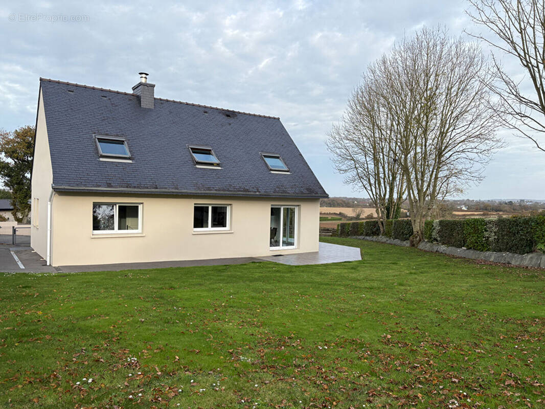 Maison à LAMPAUL-GUIMILIAU