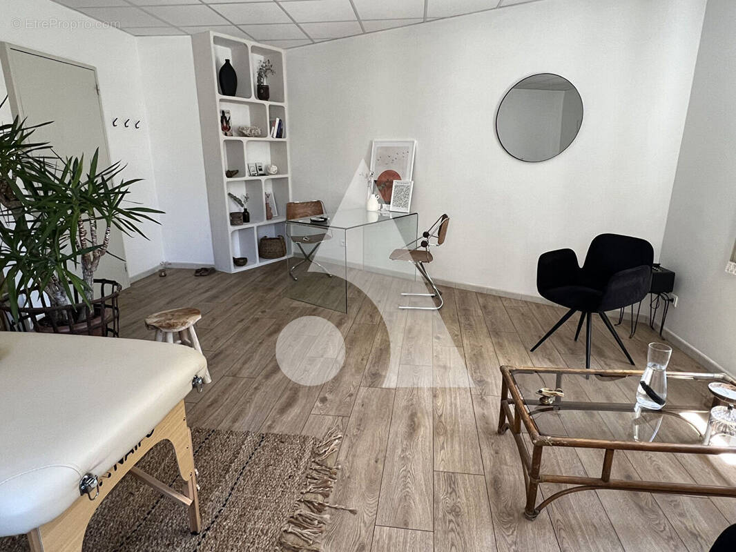 Commerce à L'ISLE-SUR-LA-SORGUE