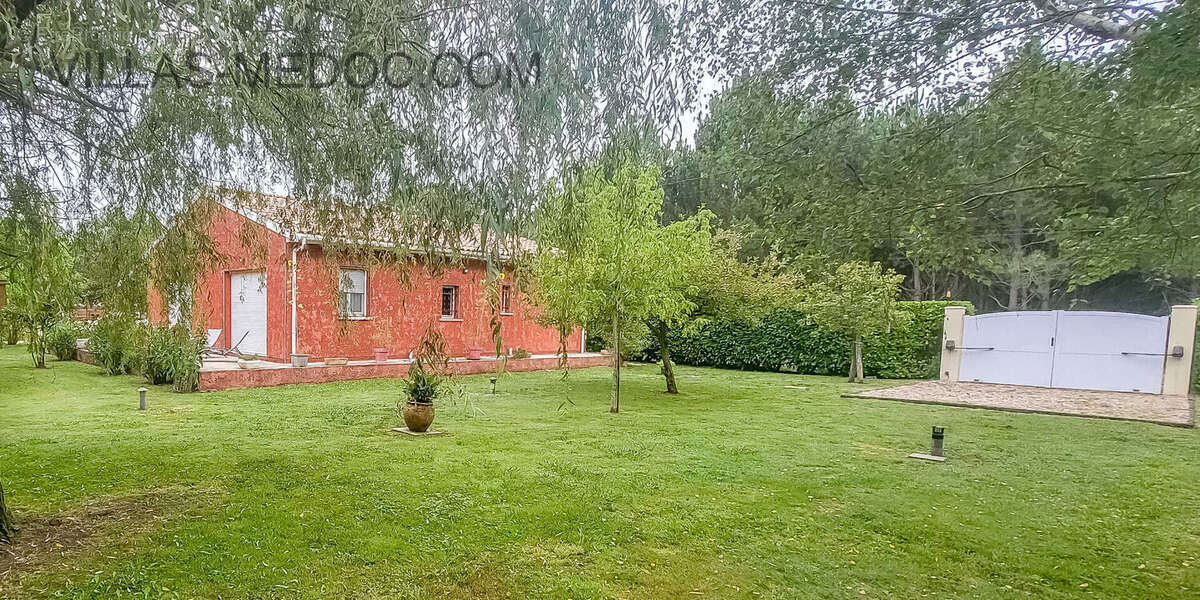 Maison à VENDAYS-MONTALIVET