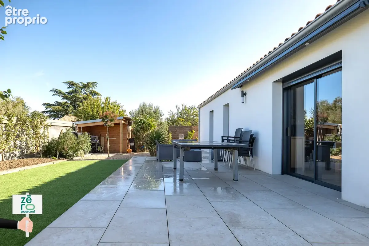 Ensemble immobilier récent de plain-pied à Saint-Michel-en-l’Herm   Maison de 110 m2 et logement indépendant - photo 4