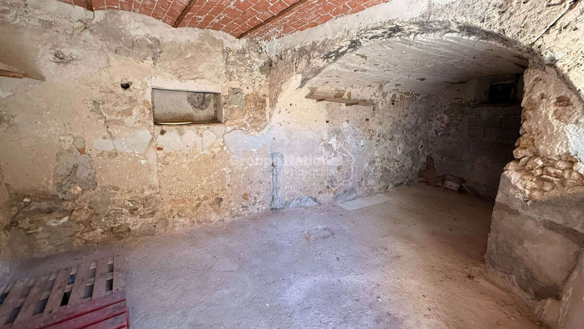 Appartement à VARAGES