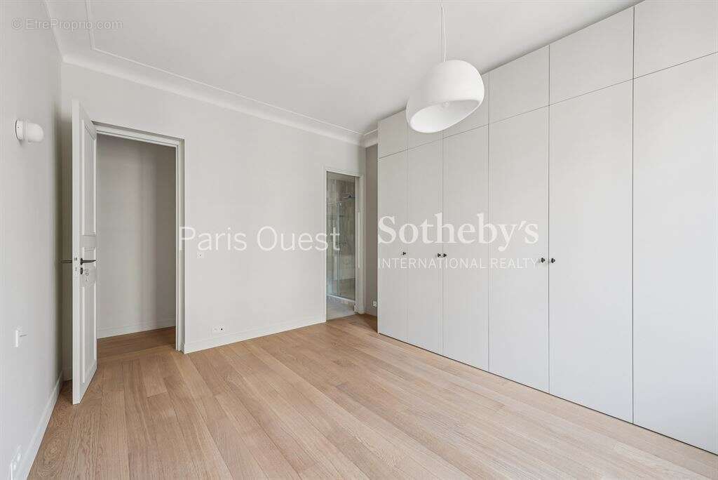 Appartement à PARIS-16E