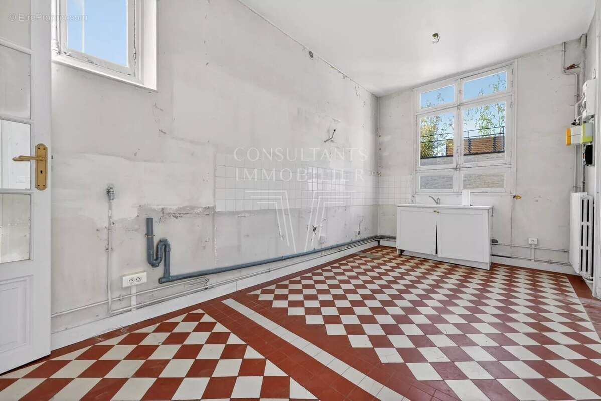 Appartement à PARIS-16E