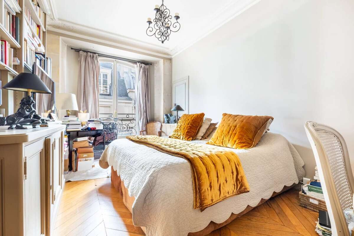 Appartement à PARIS-5E