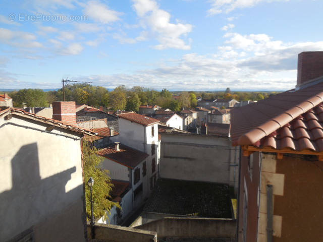 Appartement à MARINGUES