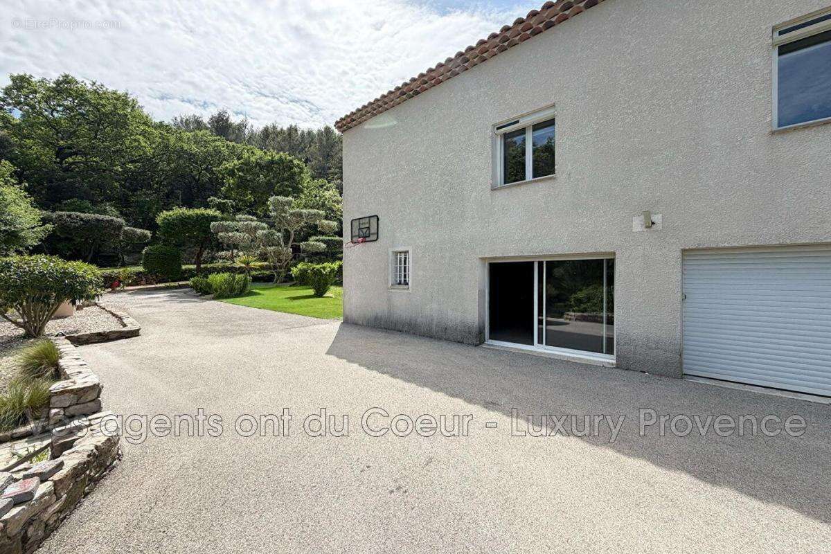 Maison à SIMIANE-COLLONGUE
