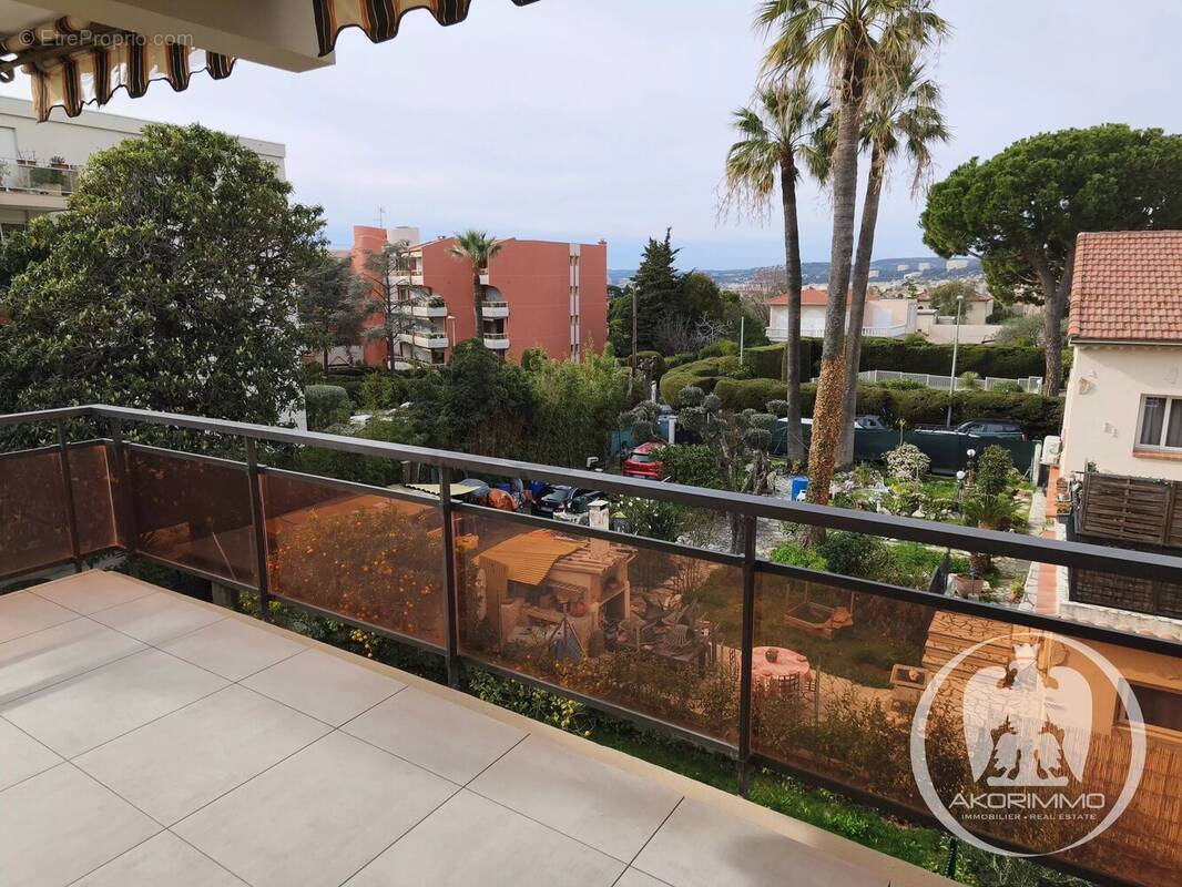 Appartement à SAINT-LAURENT-DU-VAR