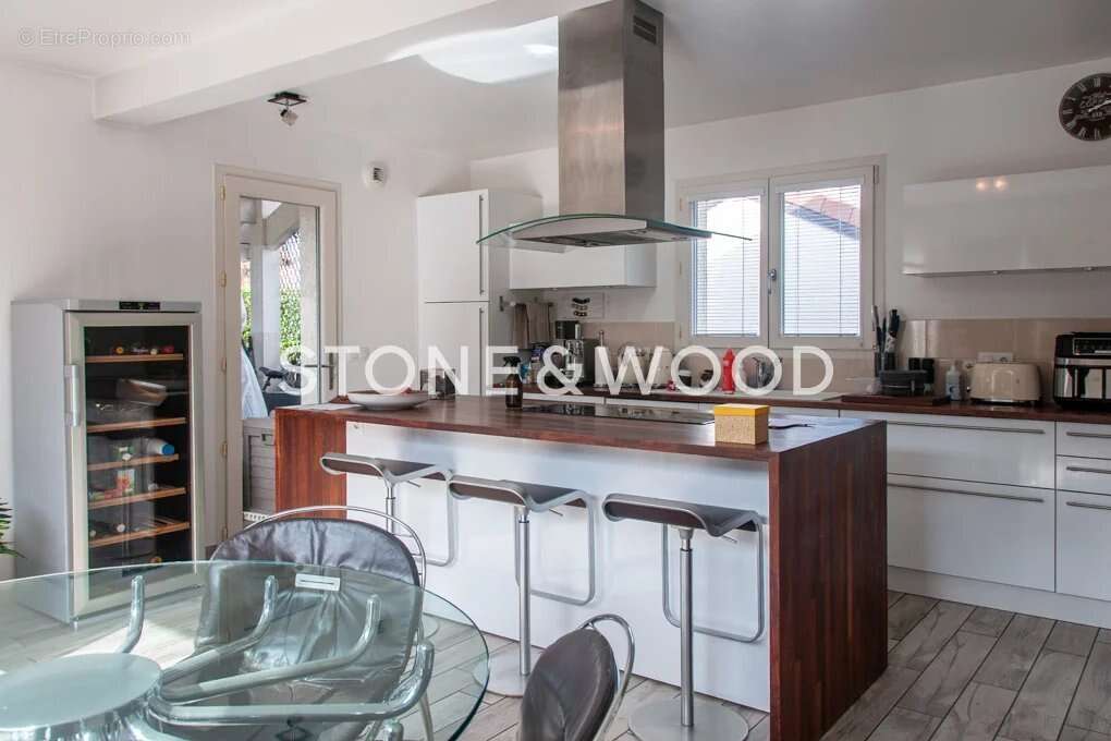 Maison à DIVONNE-LES-BAINS