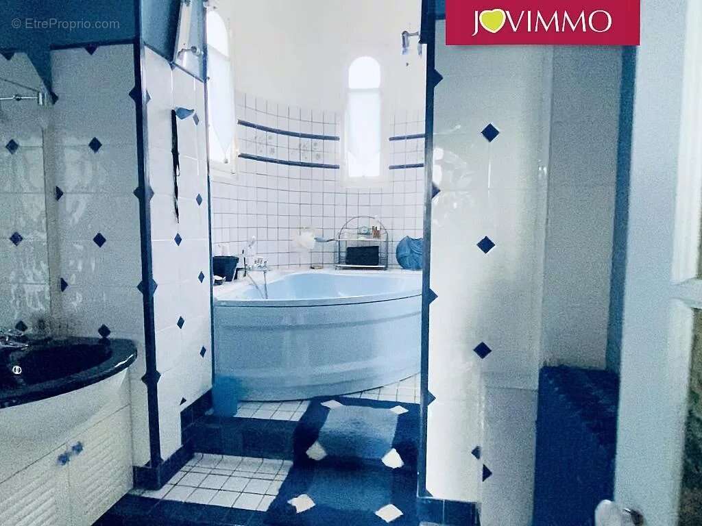 Maison à NERIS-LES-BAINS