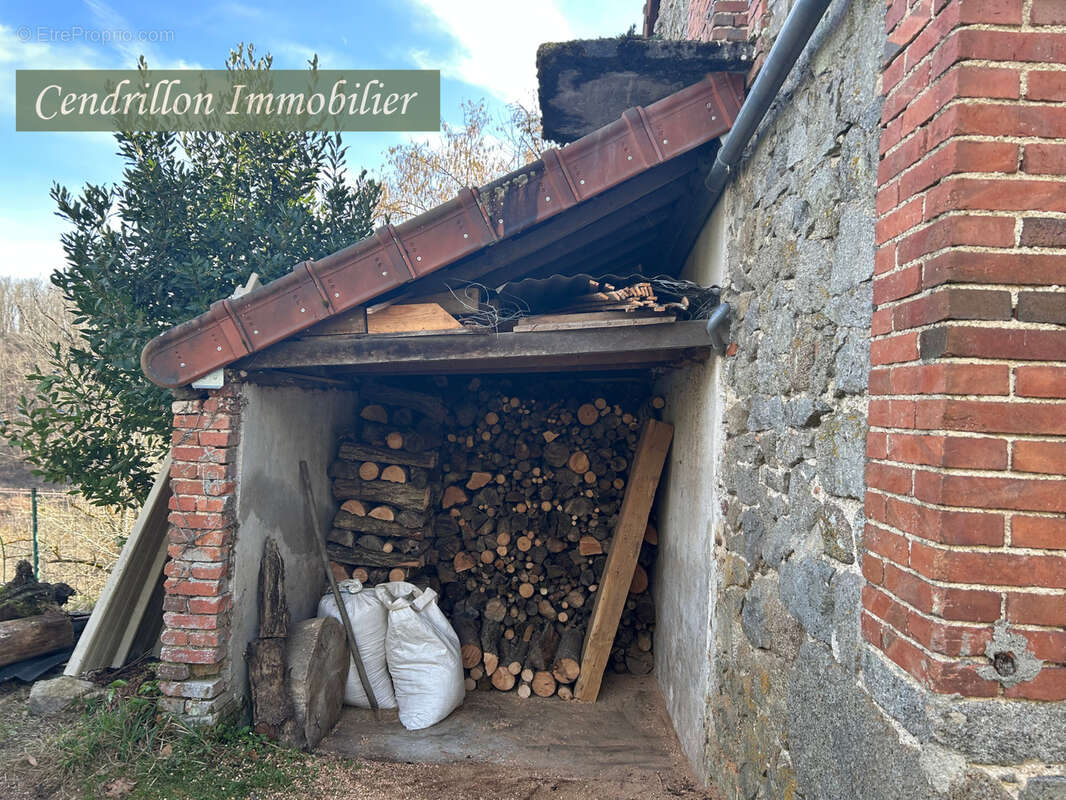 Maison à SAINT-MEDARD-LA-ROCHETTE