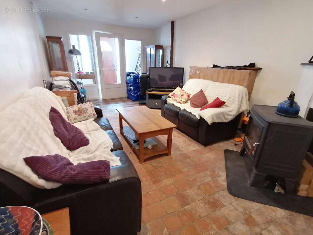 Maison à AZERABLES