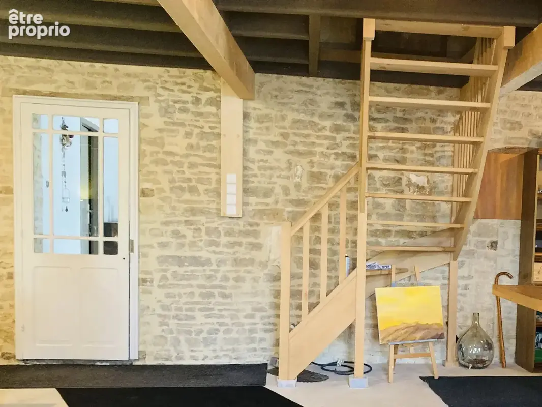 Maison en Pierre de Caractère Rénovée avec Grand Jardin et Potentiel d'aménagement - photo 10
