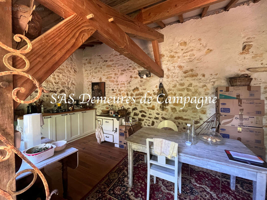 Maison à SENS-BEAUJEU