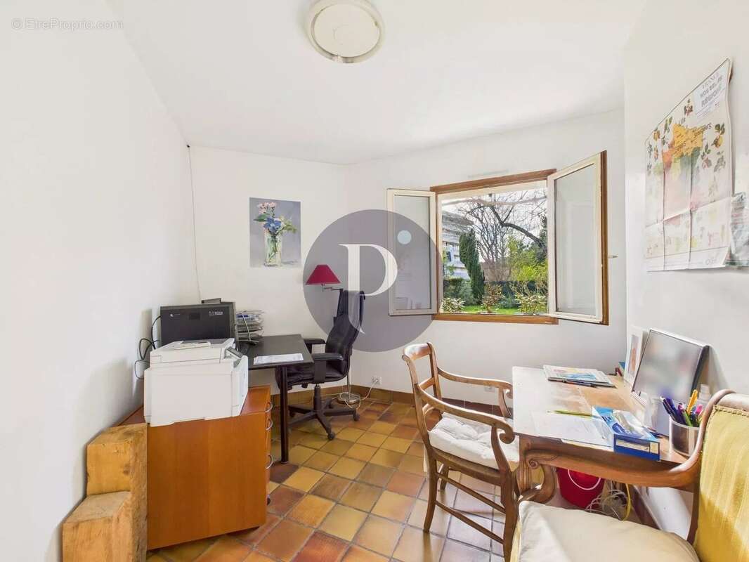 Maison à VERRIERES-LE-BUISSON